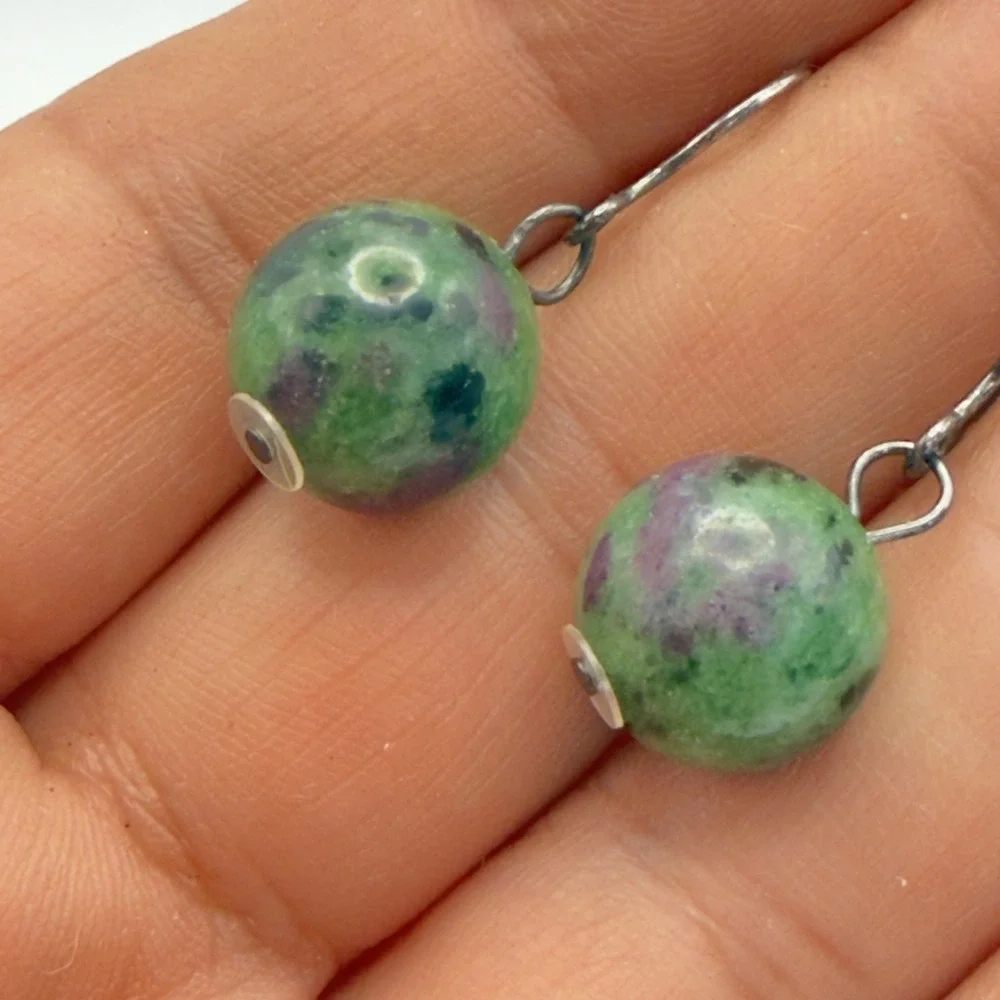 VTG Artisan Hook Dangle Earrings Ruby Green Zoisite 925 Sterling 12mm Ball